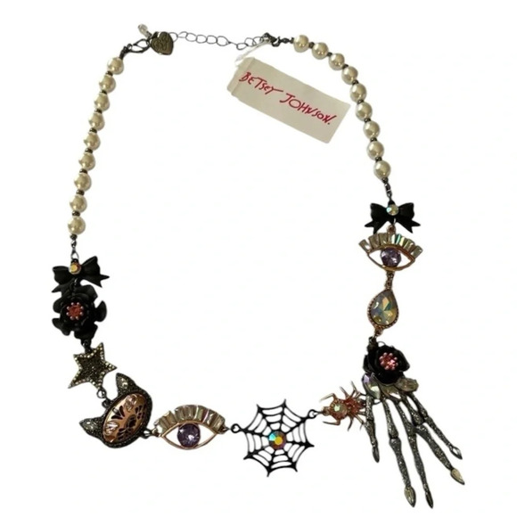 BETSEY JOHNSON Halloween Glam Vampire Revival Pearls & Charms Necklace NEW NWT - Picture 14 of 16